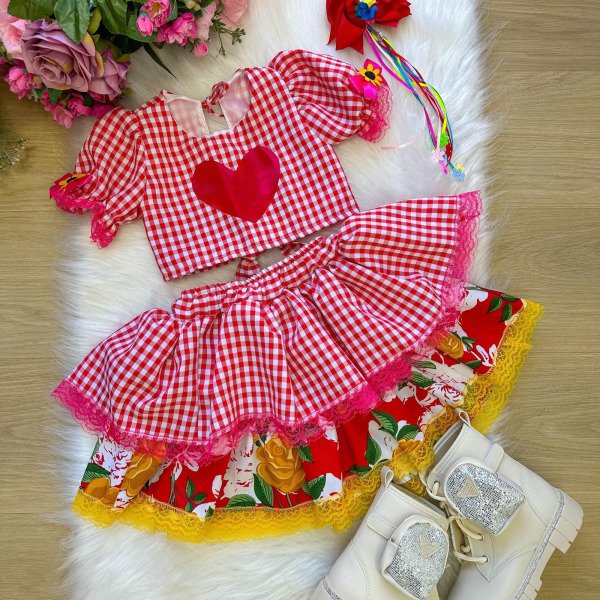 Conjunto Junino Banana Club Luxo Madu Xadrez Vermelho Coração Modelo 2