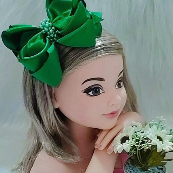 Tiara Belli Verde Bandeira Laço Miolo de Perolas
