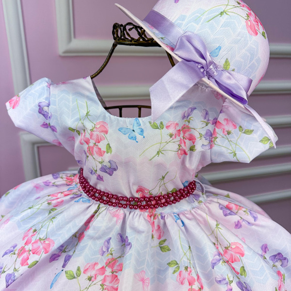 Vestido Miss Cherry Chapeu Lilas Flores e Borboletas